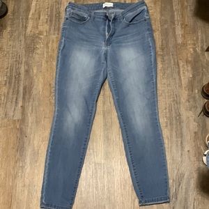 Womens Size 10 Crown & Ivy Skinny Jeans